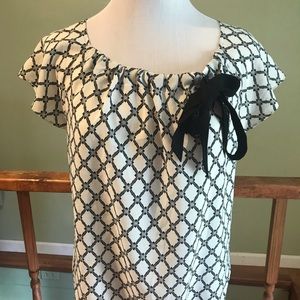 Barely Worn, Super adorable LOFT top with Bow